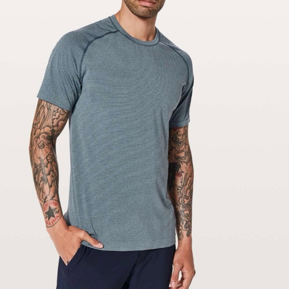 Lululemon Metal Vent Tech Short Sleeve
Mach Blue / White Medium